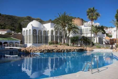 Bonito Apartamento Con Preciosas Vistas Y Piscina نيرخا المظهر الخارجي الصورة